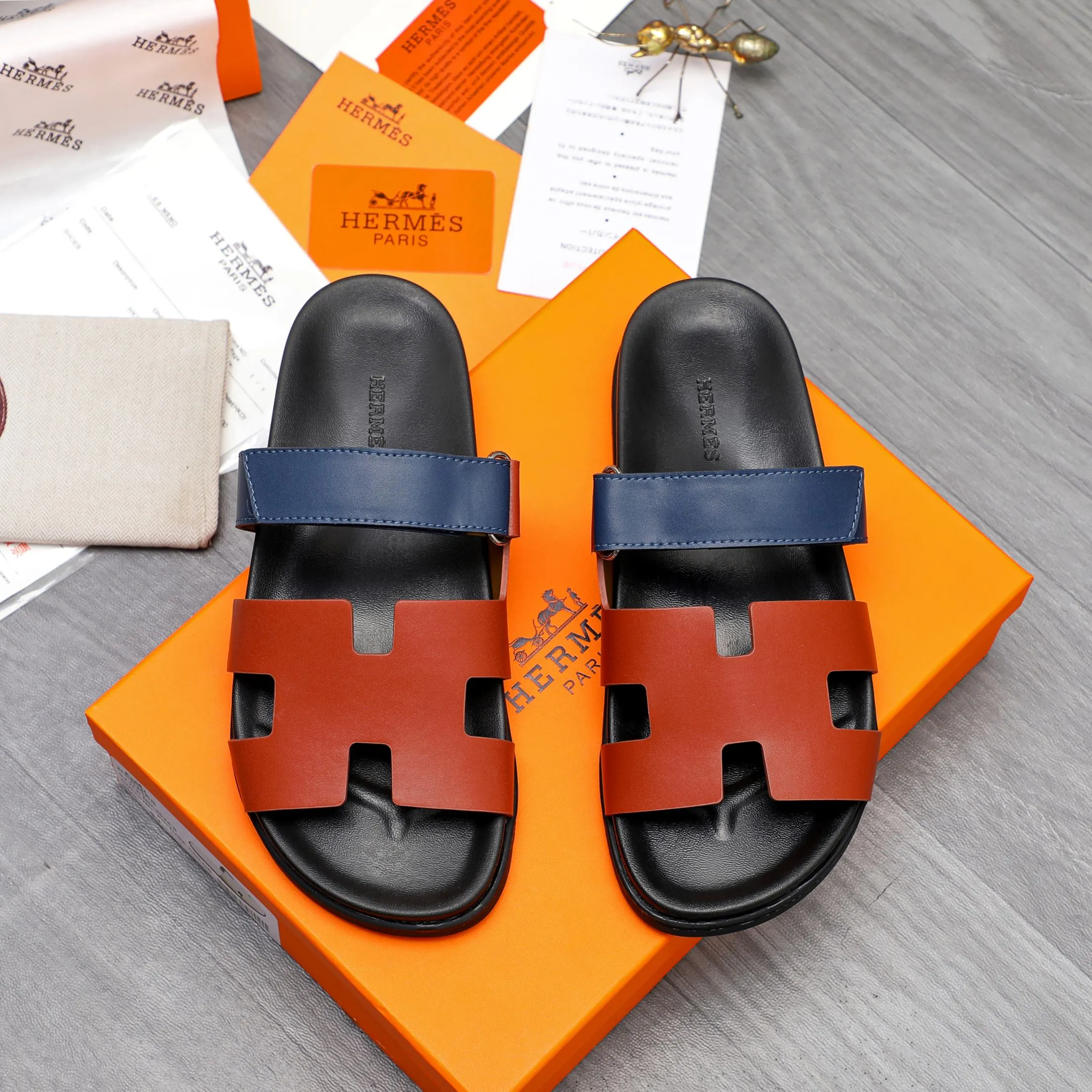 Men's shoes 💰340 Product trademark: Hermes "Hermes" Couple's slippers Regular size: 36-46 Product materials: Selected high-quality cowhide upper, microfiber lining, original outsole